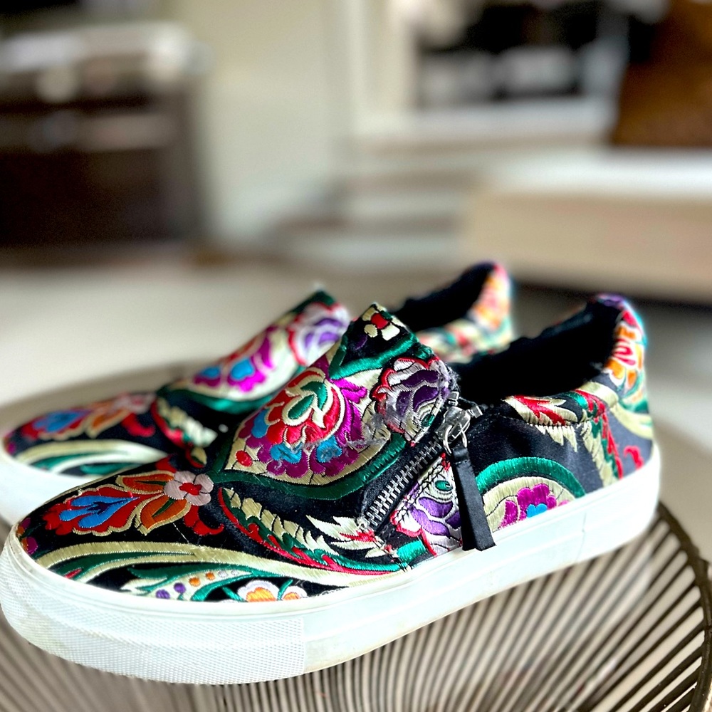 Steve Madden Slip-on Embroidered Sneaker US Women’s 9.5